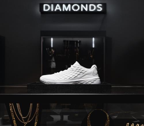 老科的礼物！NIKE官宣将于明年推出KOBE3ProtroLow