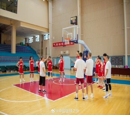 中国女篮结束第一周夏训张子宇因为高原反应比较大还在逐渐适应