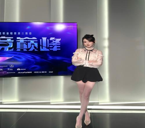 美女主持人童童晒出昨日上班OOTD：期待与你们下次见面