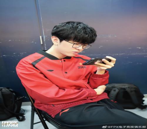 尴尬！Jiejie加盟FPX后五局游戏暂未一局战绩为正