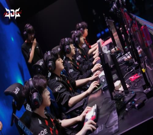 硬实力登峰组倒三！JDG目前仅在第三赛段比赛中战胜过WE与FPX