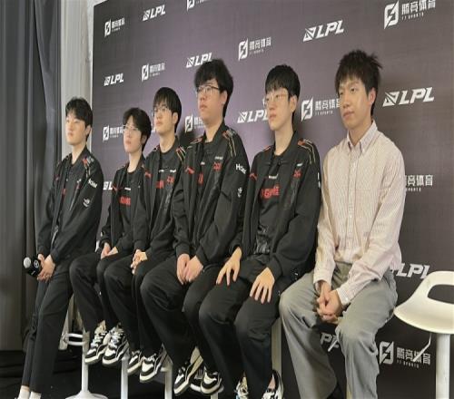 JDG赛后群访Peyz：现在状态不是很好需要更努力去恢复好的状态