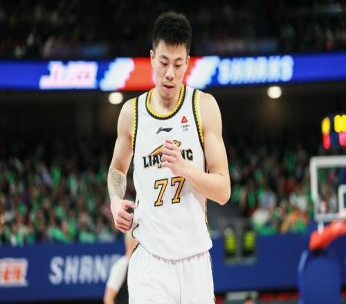 媒体人：张镇麟敢于在自己的当打之年走出舒适区这需要勇气