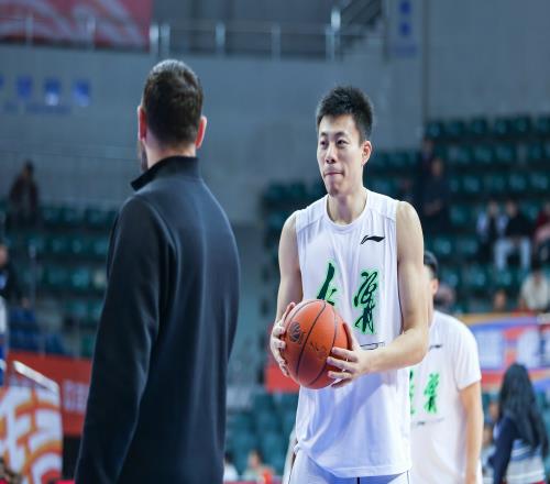 张镇麟将加盟上海！媒体人：当年辽篮球员想走不易现在时代变了