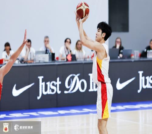 体坛周报：张博源留学美国高中！杨瀚森领衔掀起男篮留洋潮