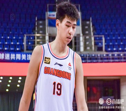 媒体人：徐昕基本无缘青岛男篮杨金蒙确定退役