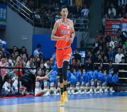媒体人：陈林坚这种射手在CBA作用突出即战力对邱彪来说太好用