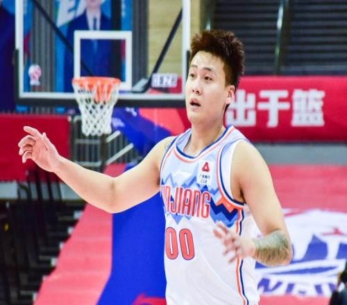 媒体人：首钢今夏一直在寻找国产后卫新疆尊重球员意愿促成转会