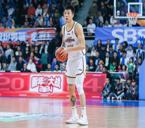媒体人：张镇麟父亲当年在辽宁打不上球到了上海队大杀四方