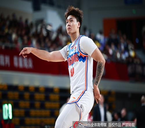 媒体人：想要赵睿不仅要给新疆等价的补偿且要得到其本人的认可