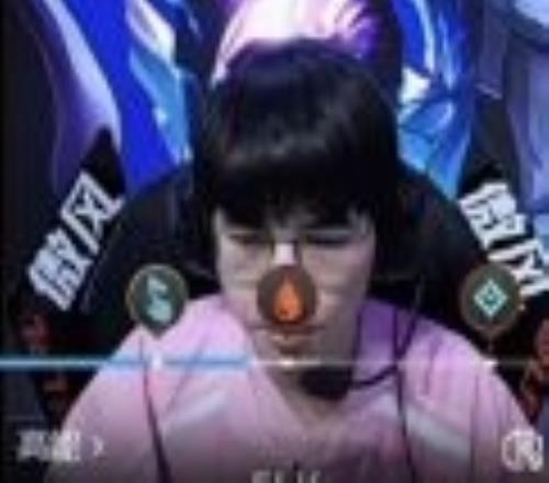 NGA网友太搞了网友发现一血图标正好在ELK鼻子上宛如小丑