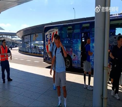 记者：吴曦、李可、谢鹏飞随申花出征武汉，路易斯未随队