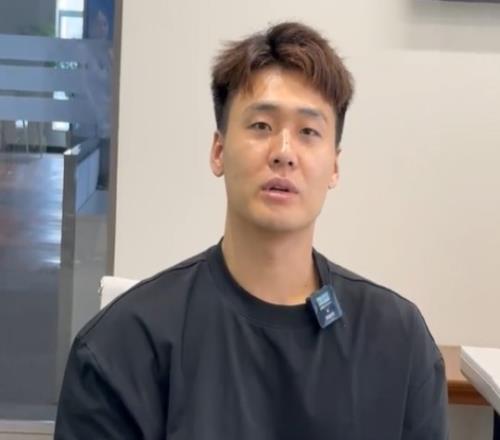 赵睿：比较喜欢科比觉得24号是有意义的号码所以选择穿这个号码