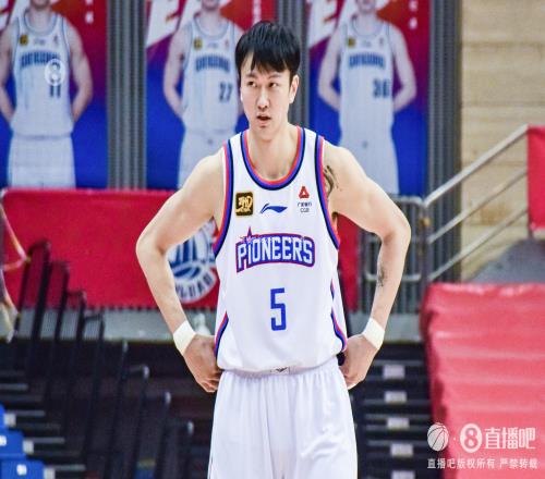 天津男篮新增注册7人：王一方续签3年B类合同赖俊豪C类还剩1年