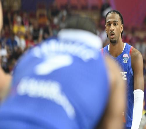 为法国男篮替补登场！萨尔5中3拿到7分4板正负值+16