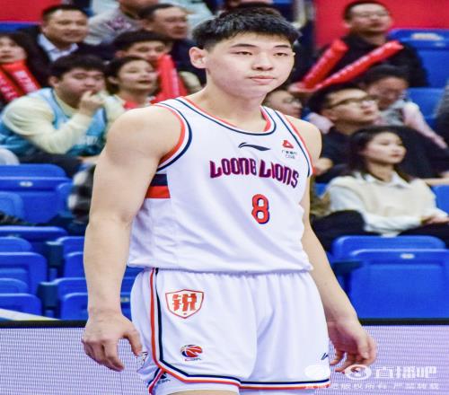 媒体人：小崔要是能恢复到伤前的水平广东锋线水平就是联盟顶级