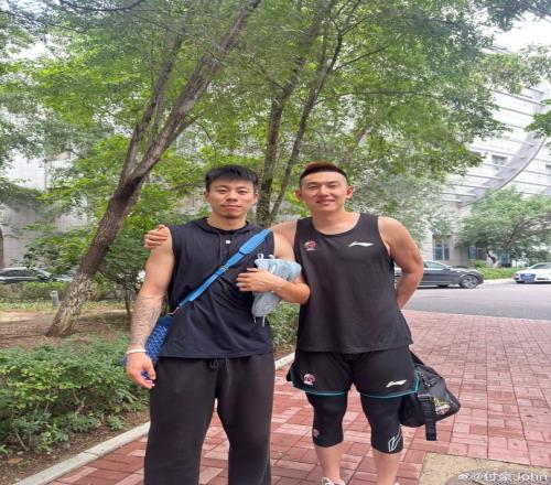 付豪晒与张镇麟&刘雁宇等合照：人生总有很多分岔路口祝开心顺利