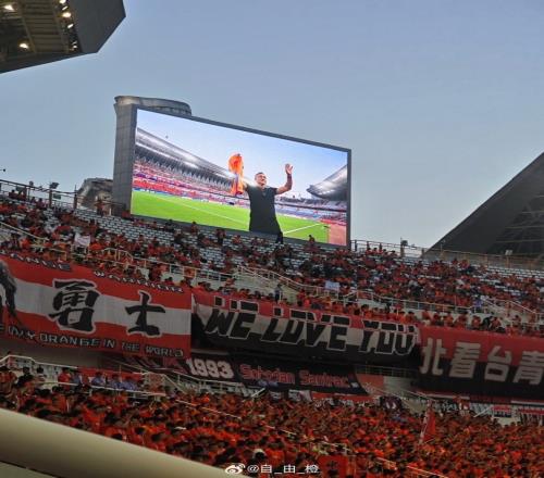 重回济南！泰山队史首位外援巴力斯塔现场观看京鲁大战