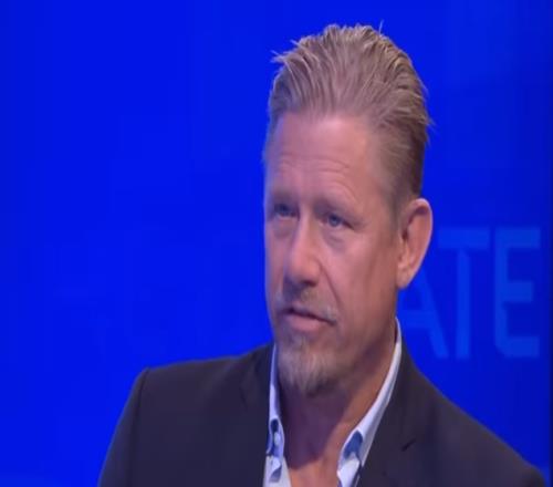 舒梅切尔：现在当曼联球迷真难啊，他们差点就输了好在有人站出来