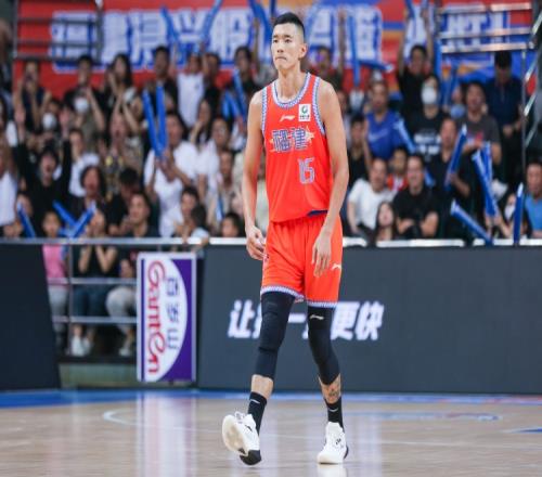 2025CBA转会市场盘点：山东男篮期待陈林坚京沪粤三强是大赢家