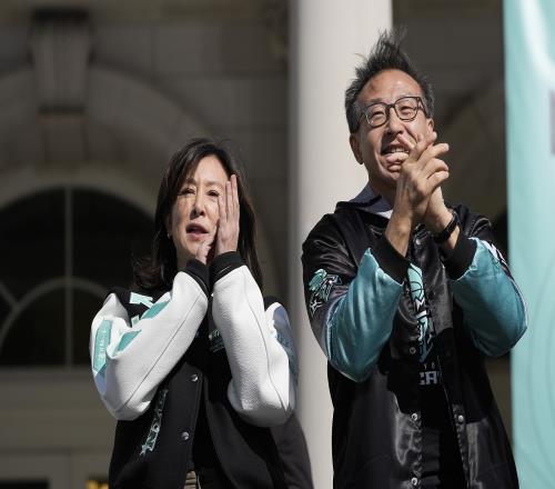 队媒：林书豪是蔡崇信妻子的远房表亲蔡曾邀林来亚裔基金会任职