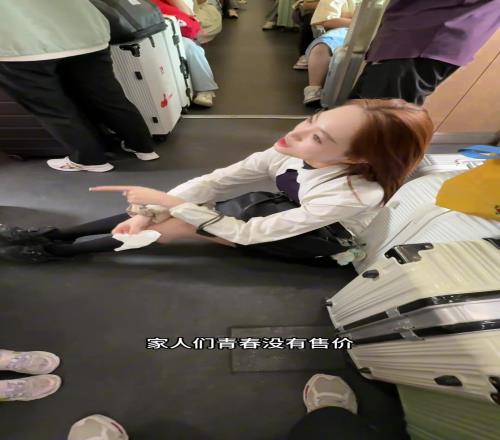 苏超媛摘下口罩了原来小姐姐还是有几分姿色的