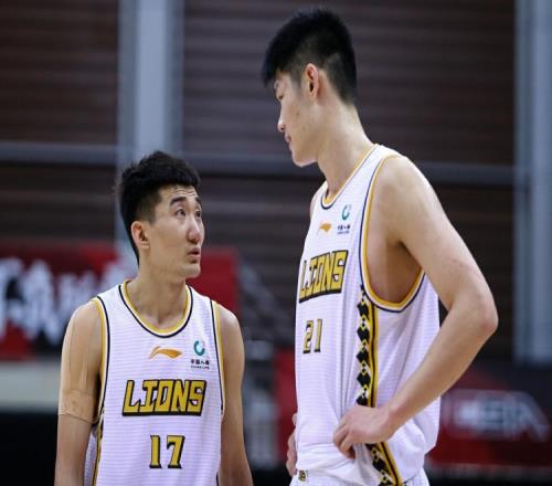 总经理：有俱乐部找我要过胡金秋、孙铭徽他们想在广厦打到退役