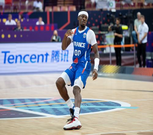 篮球之神的惩罚上场最后时刻刷分的弗朗西斯科本场8中1仅得2分