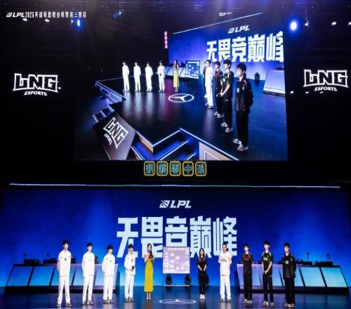 LPL分享选队仪式返图：队长们的帅气时刻，还有碰拳瞬间抓拍