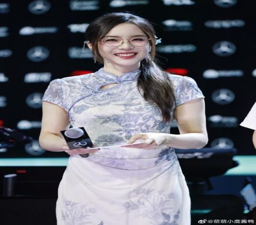 余霜分享网友拍照“青衫烟雨客”：感恩的心！！！！！
