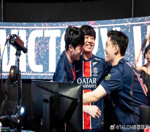 PSG官方晒照：从咖哥的眼泪就可以看出他们给自己的压力有多大