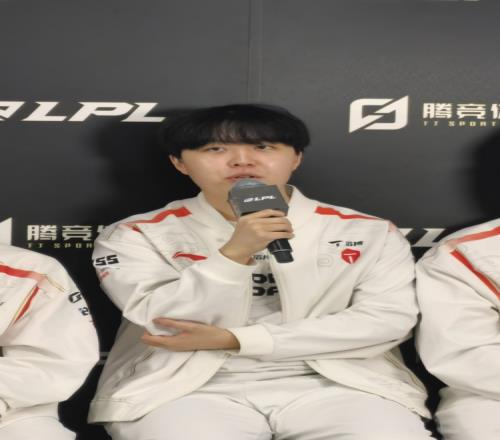 你去把左手干掉！Kanavi：Knight最近状态好轻点打林坚会虐你的