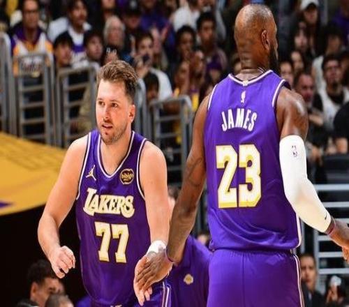 詹姆斯背靠背30+准三双东契奇：他用行动证明自己多在乎比赛