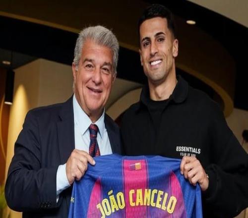 重新披上2号球衣，坎塞洛选择与第一次租借巴萨时相同号码