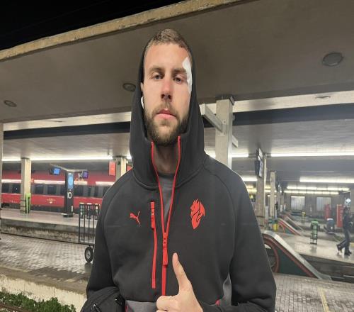 跟队记者：帕夫洛维奇在对阵佛罗伦萨受伤后眉骨缝了9针