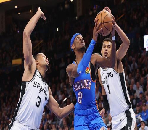 不容易，雷霆赛季第四战马刺终于取胜