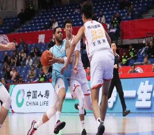 胡明轩错过“准绝杀”、约克神奇一投绝杀广东上海大胜浙江广厦