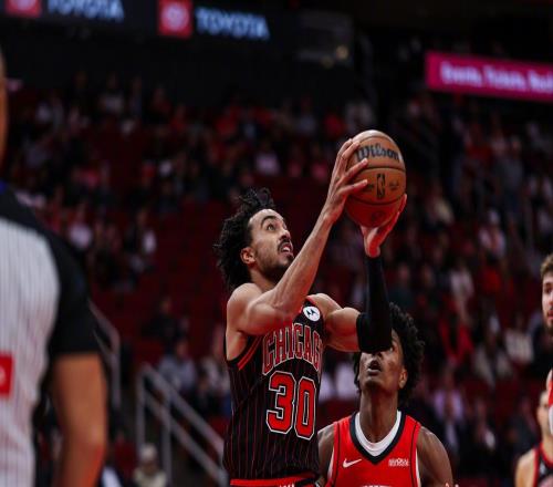 终于赢了！终结三连败！20投0中后命中关键三分，火箭队迎转机