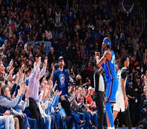 力压文班，亚历山大本场贡献4盖帽，马刺全队仅3次&文班1次