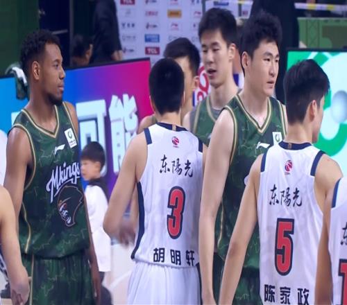 随着广东大胜，北京逆转，辽宁+上海同时翻车，CBA最新积分榜出炉
