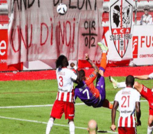 刺激前后夹击下法甲球员惊天倒勾进球后拒绝庆祝