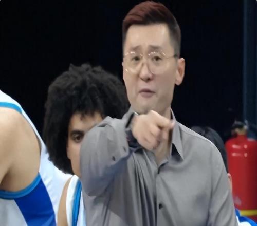 刘炜不想下课都难了！球迷致信管理层求换人，愿承担教练首年薪资