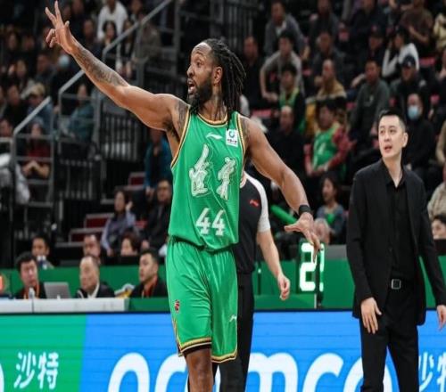 30分惨败后再狂输16分！辽篮赛后疑似内讧：杨鸣离下课不远了