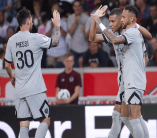 法甲姆巴佩戴帽内马尔造5球梅西传射巴黎71大胜