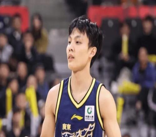 广东首节险胜同曦！胡明轩回暖，三外全部打铁，同曦命中率也糟糕