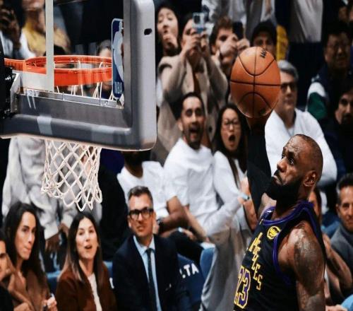 阿杜的扣篮，老詹的准三双。