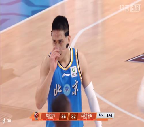 北京男篮4分险胜江苏！杰曼28+4，陈盈骏末节超神，这3人打的最差