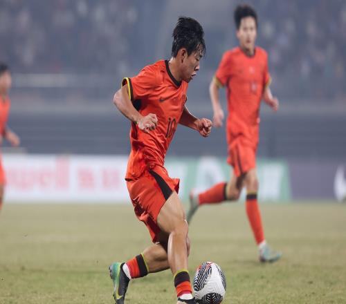 董路：邝兆镭在西班牙拿不到参赛证，将回国加盟深圳新鹏城