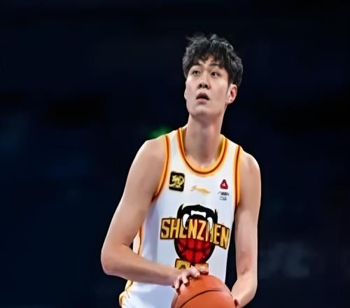 CBA再出顶级锋线球员！场均17分6板，完胜张镇麟和曾凡博