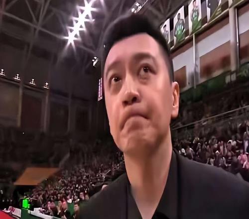 辽宁男篮，昨晚比赛用了一名新人，表现不错，但很快又被换了下去